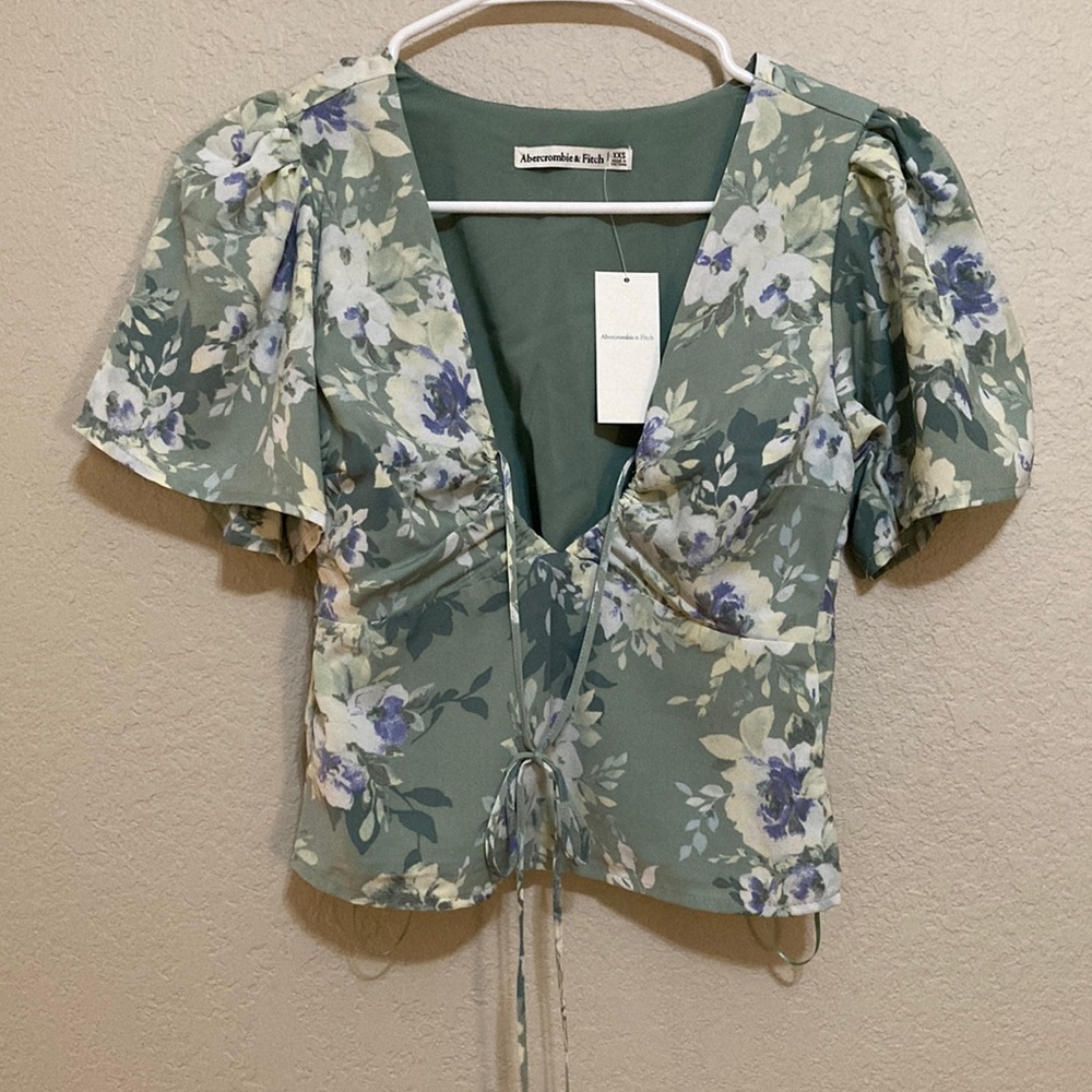 Abercrombie and fitch top size xxs